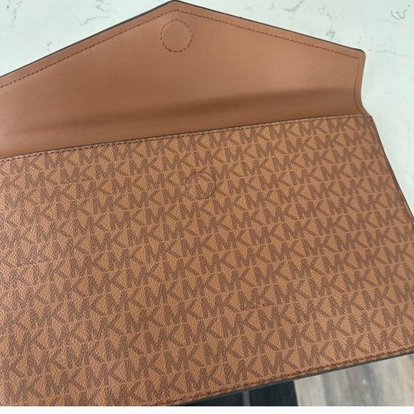 NWOT Michael Kors Clutch - Picture 4 of 4